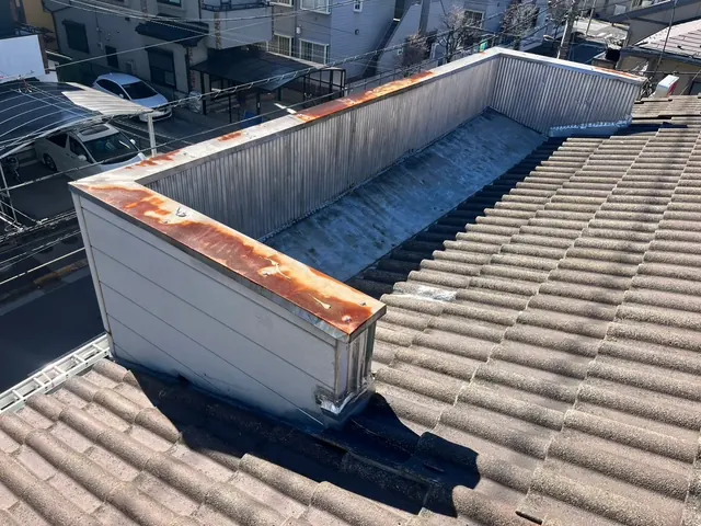 【雨漏りの原因】パラペットとはの記事写真