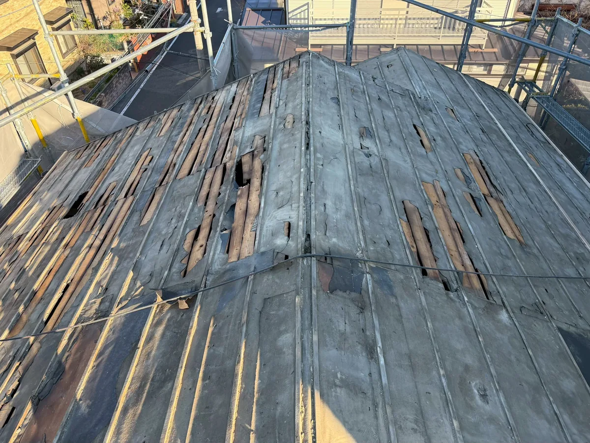 手代 O様邸|屋根の葺き替え 瓦を撤去して下地を確認 2