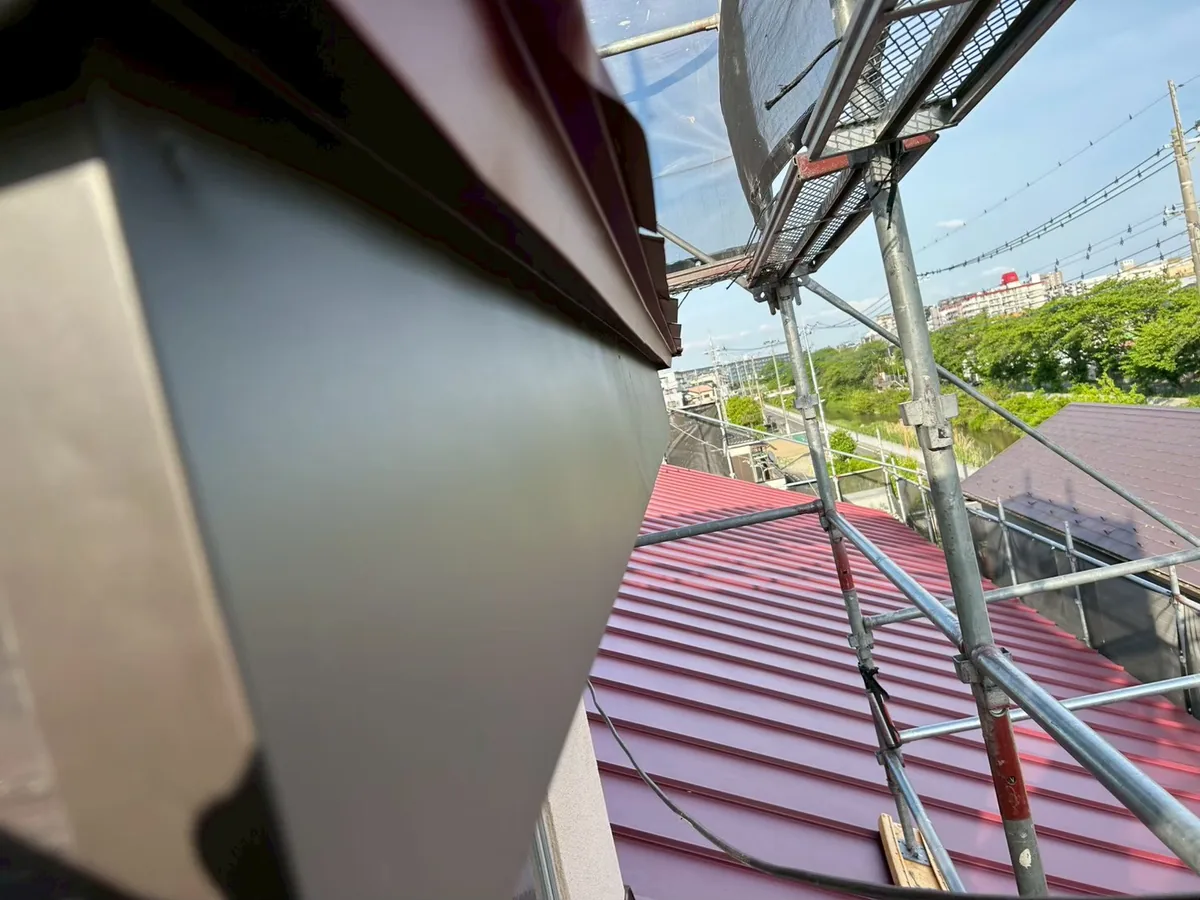 せんげん台の建物|破風の板金工事 破風板金の仕上がり 4