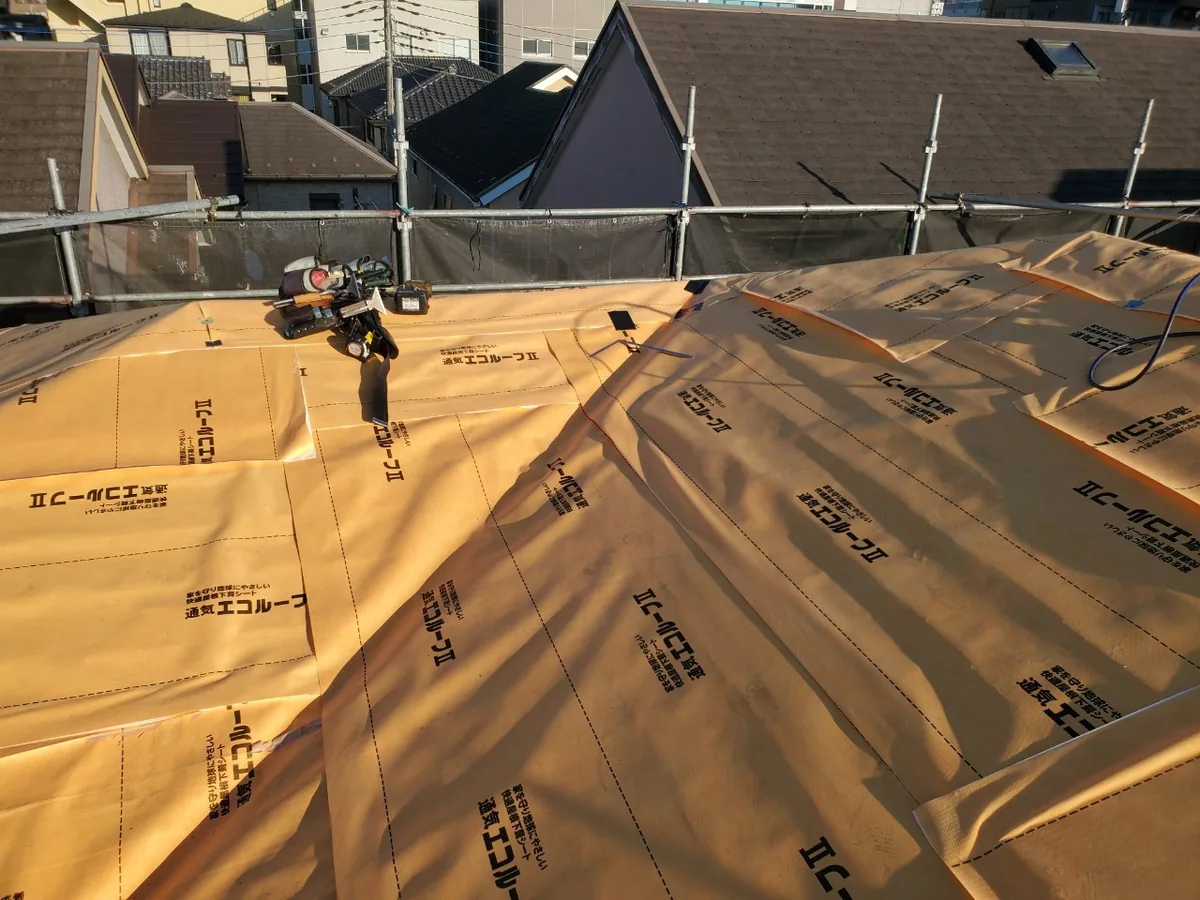 浦和区 H様邸|屋根カバー工法 下葺き材の施工 2