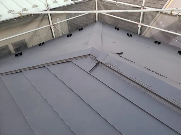 浦和区 H様邸|屋根カバー工法 屋根カバー工法の施工事例