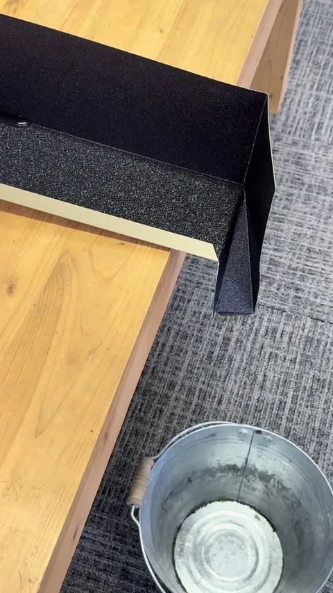 捨壁止まりの板金加工の実際の動画より